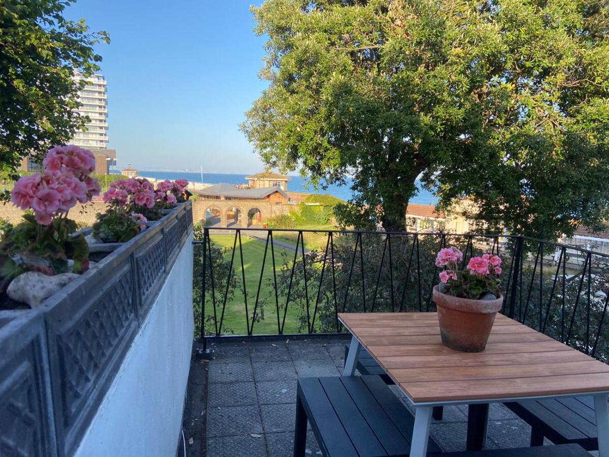 Warwick House - Stunning House With Terrace And Sea Views, Sleeps 11 Villa Worthing Dış mekan fotoğraf